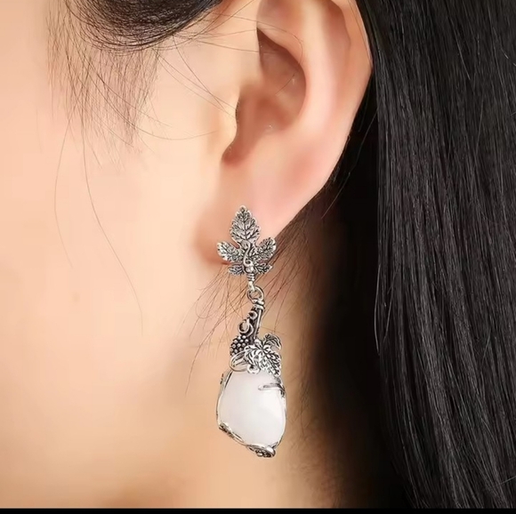 Earrings Women's Maple Leaf Vintage White Stone New f44 - Picture 2 of 3